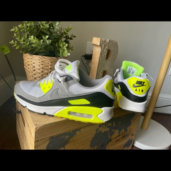 Nike - Picture 3 of 3